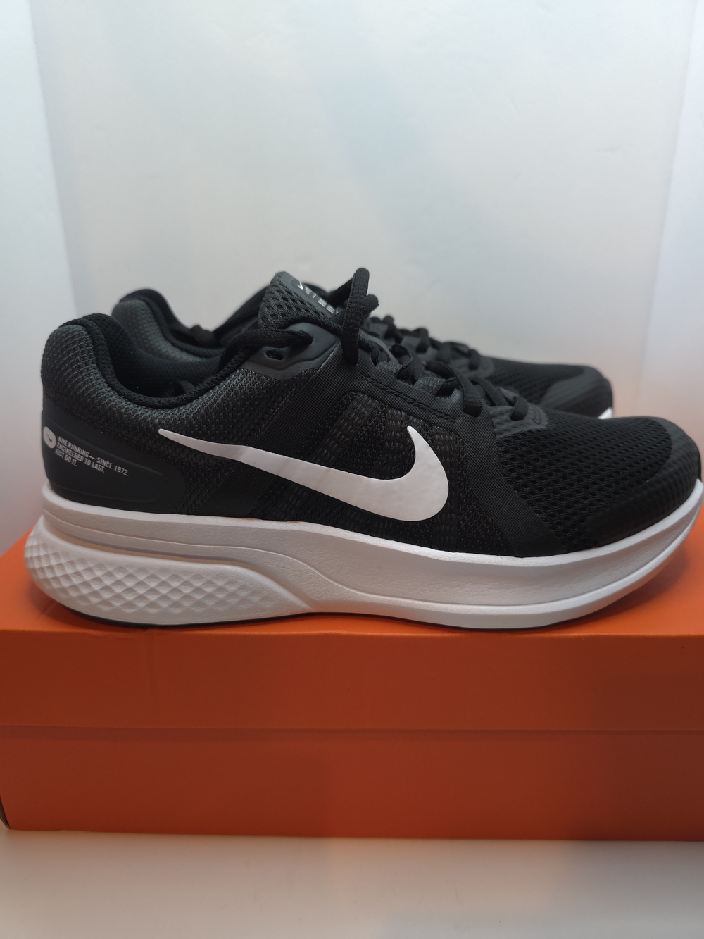 Nike Run Swift 2 Black/white 8.5W/7M